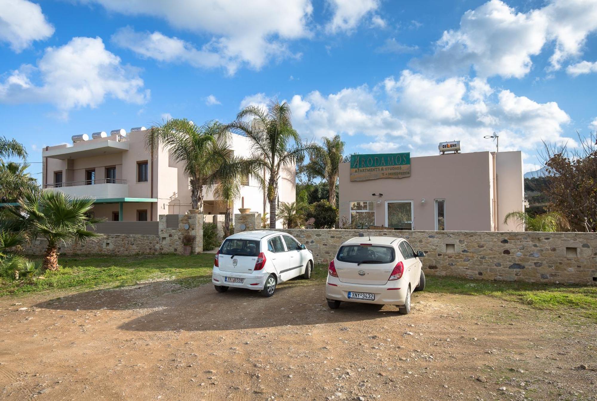 Arodamos Studios & Apts Kissamos Luaran gambar